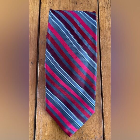 Men's red & gray silk tie - Picture 1 of 6